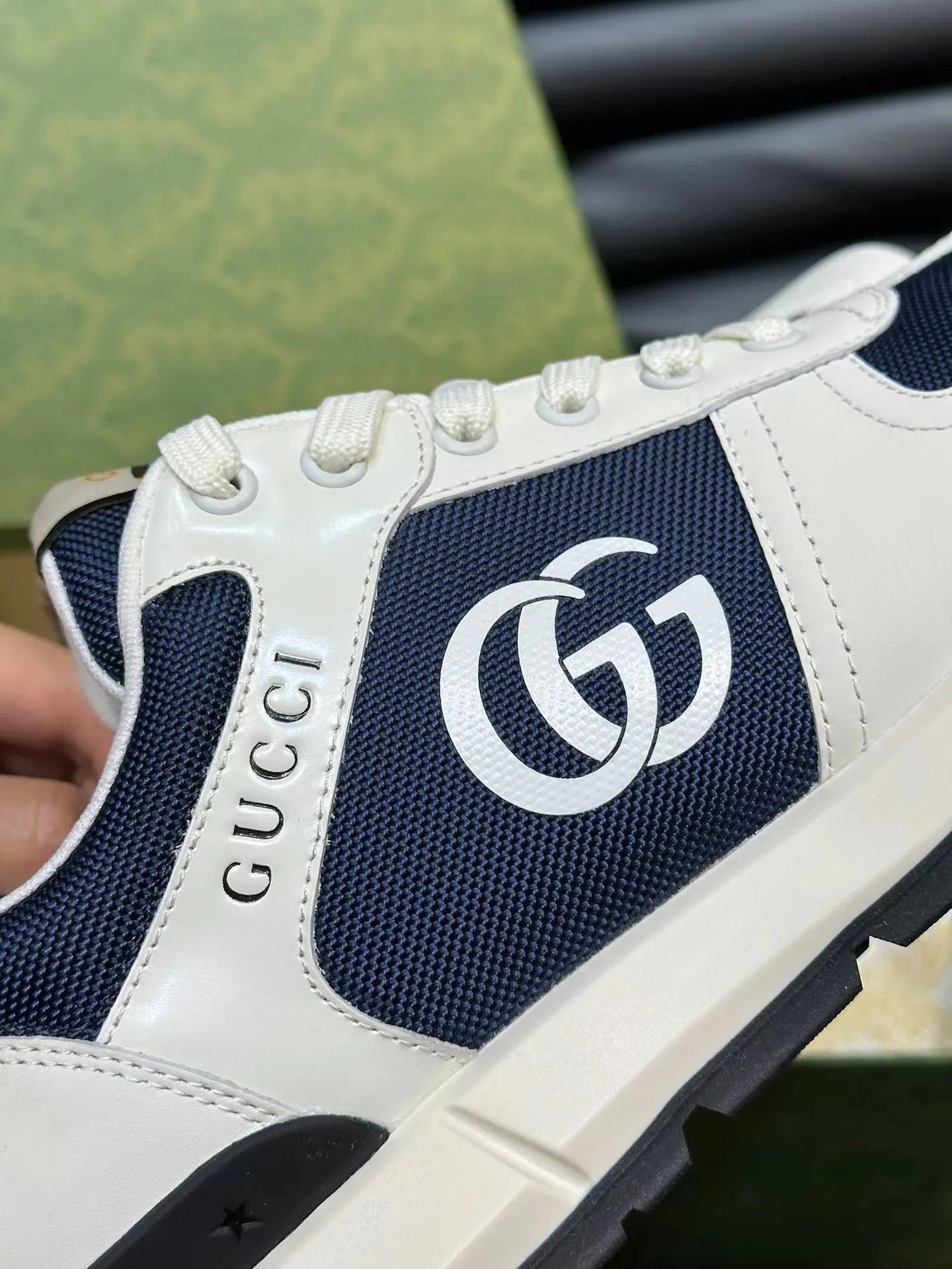 P460 new men's shoes GUCCI [Lightning] latest shoes are shipped. Original quality, fashionable, made of special materials, sheepskin lining, brand new packaging. The foot feels super comfortable and the workmanship is impeccable. Size: 38-45